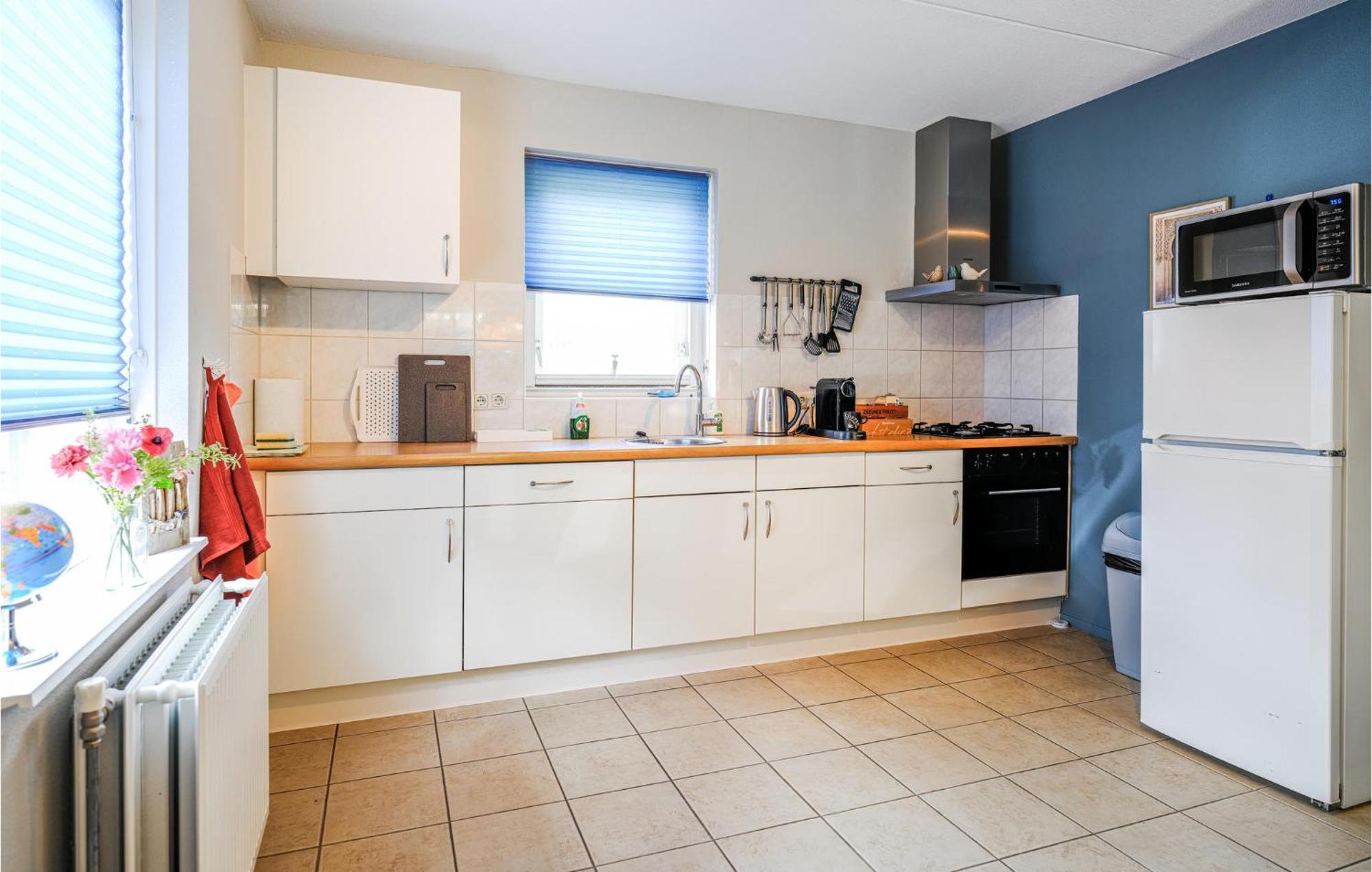4 Bedroom Cozy Home In Zonnemaire Exterior foto